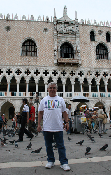 back: Vee-shirt: Venice-Mexico